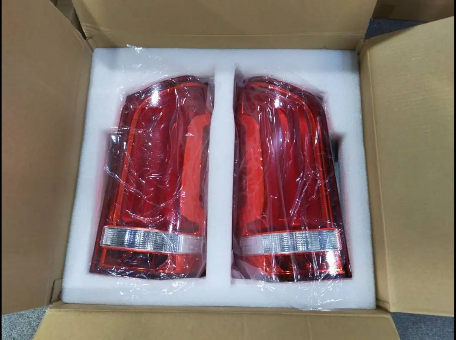 1 Pair LED Tail Light Assembly for Benz Vito W447
2016-2011 Taillight Plug and Play with LED Dynamic
Turning Rear Tail lights
