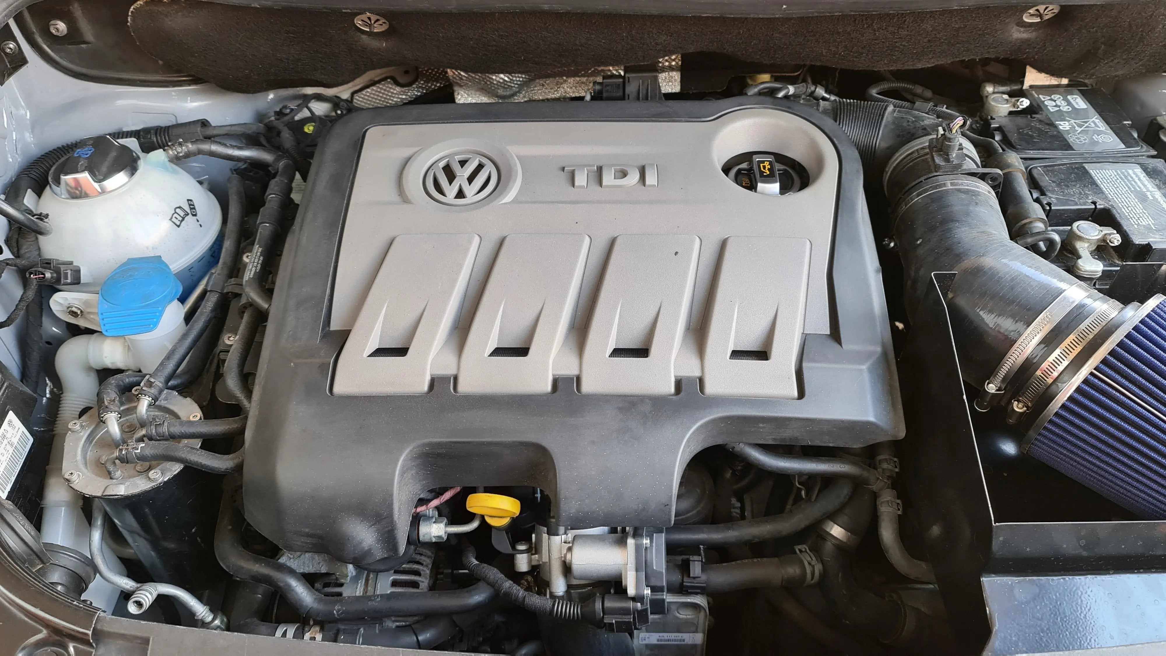 Volkwagen Caddy 2k 2.0tdi engine cover In stock with Supplier 7 to 14 days