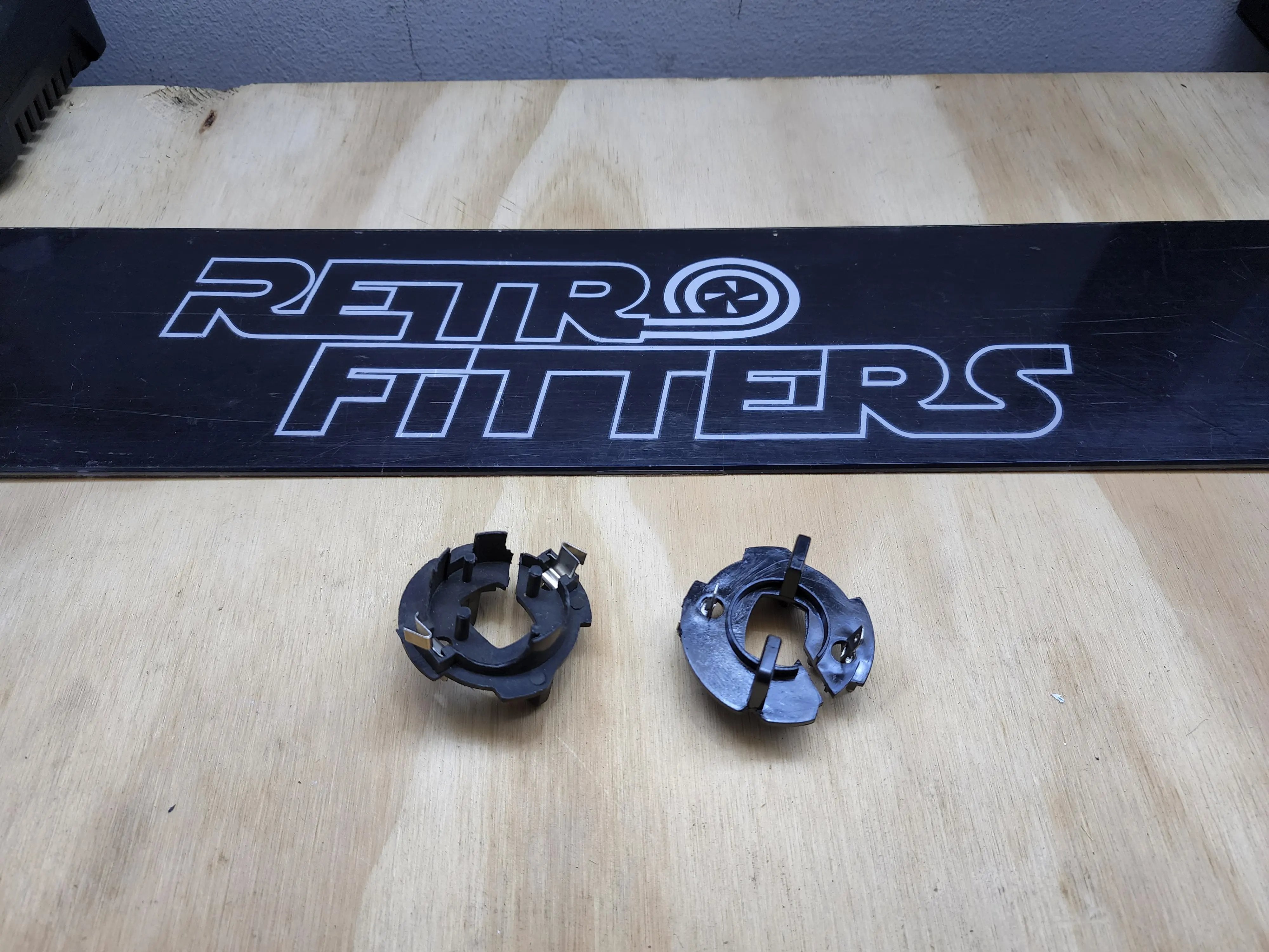 2Pcs/Lot H7 LED Car Headlight Bulb Base Holder Adapter Retrofitters RSA