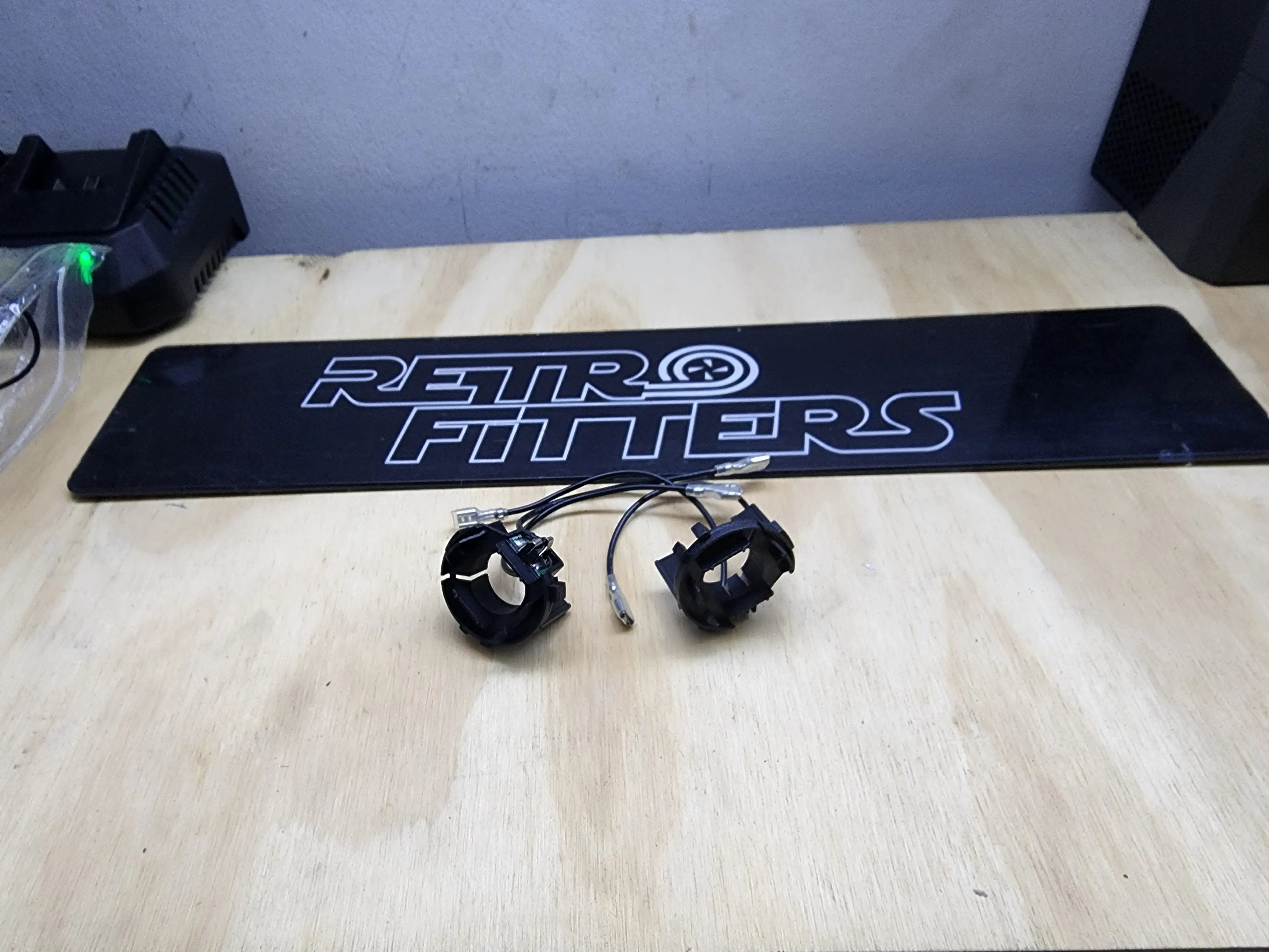 2Pcs/Lot H7 LED Car Headlight Bulb Base Holder Adapter Retrofitters RSA