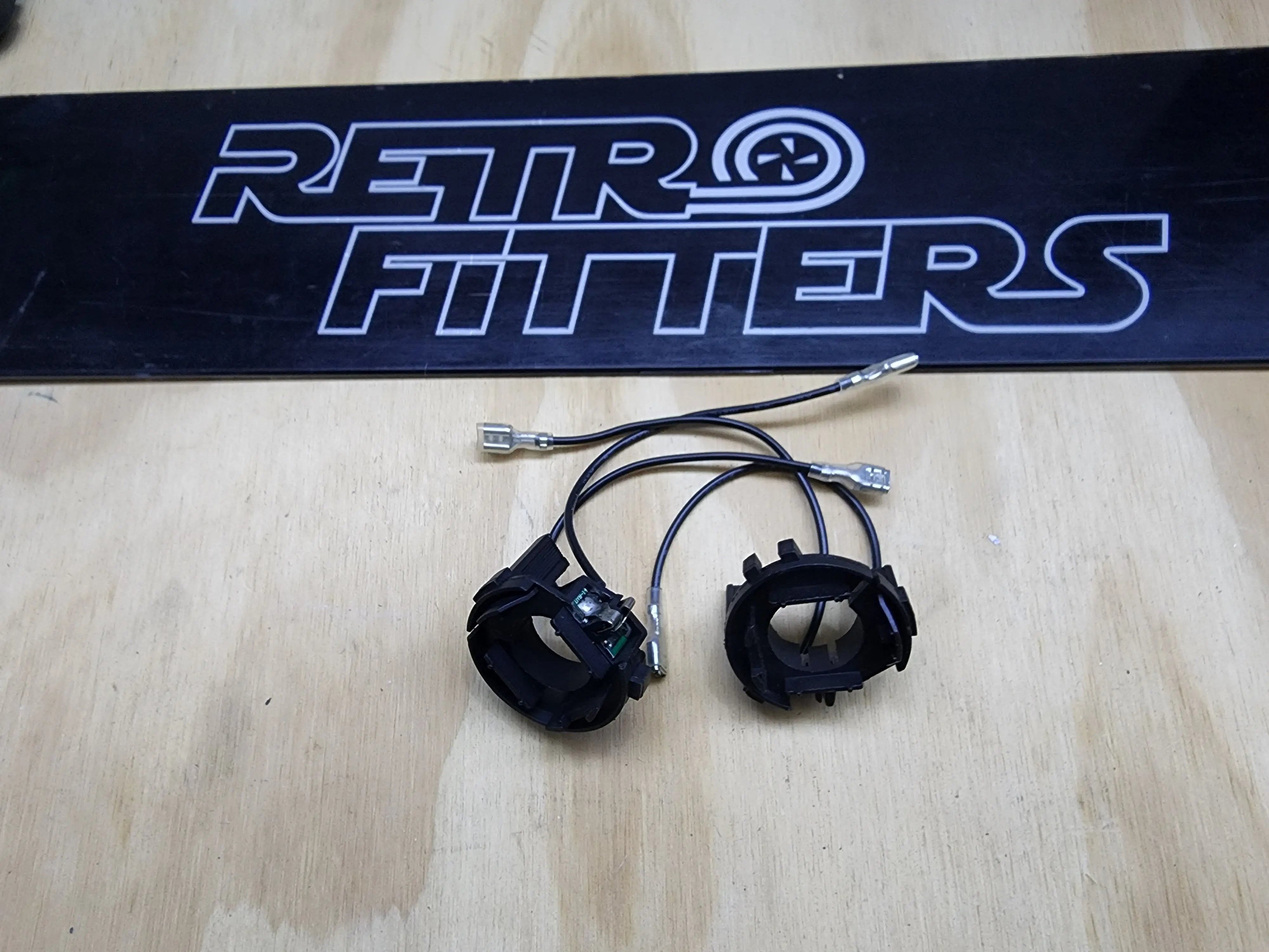 2Pcs/Lot H7 LED Car Headlight Bulb Base Holder Adapter Retrofitters RSA