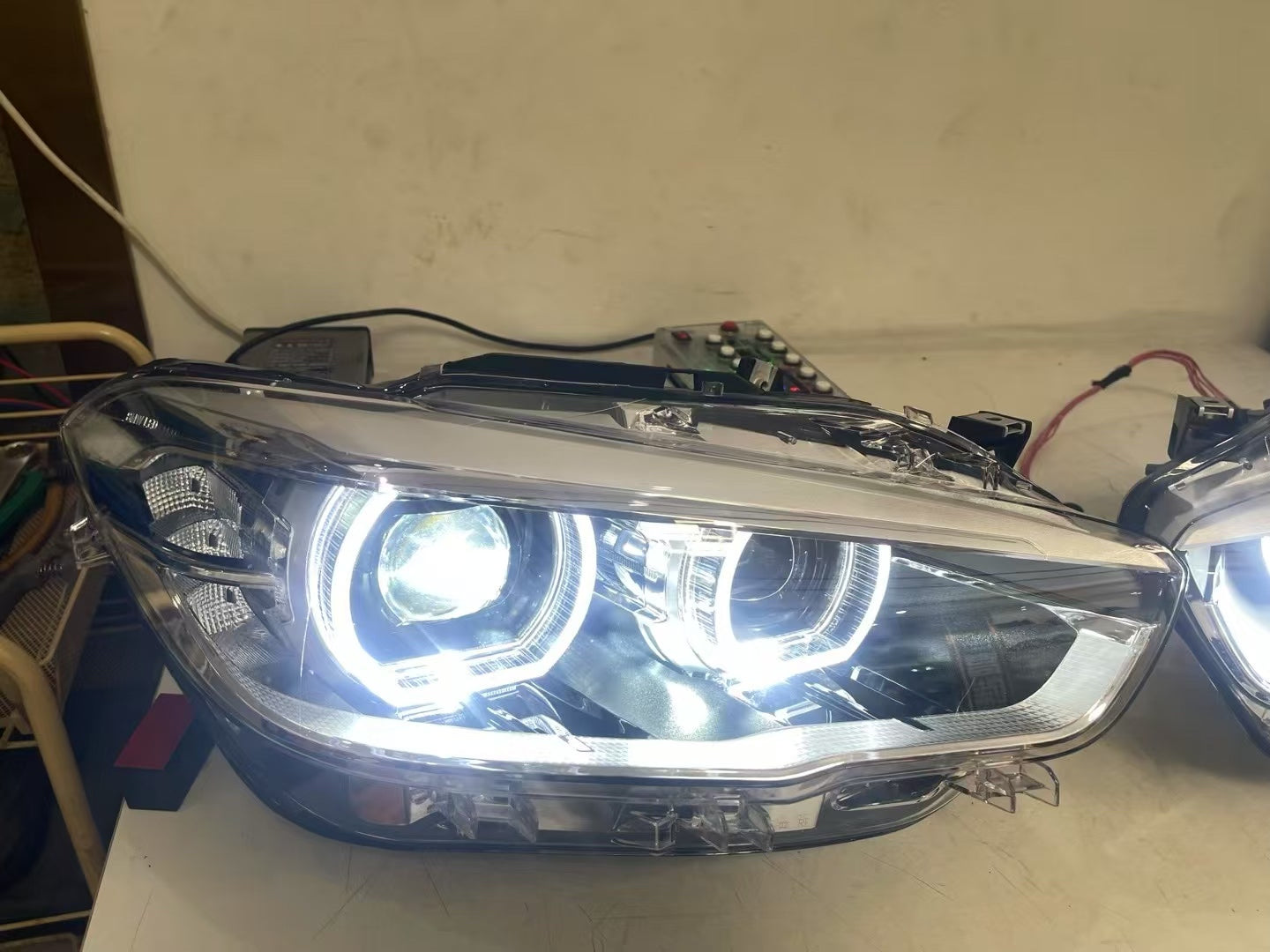 BMW Headlight 2015-2019 BMW F20 Lci
Halogen Headlight Upgrade To F20 Lci LED Headlamp Retrofitters