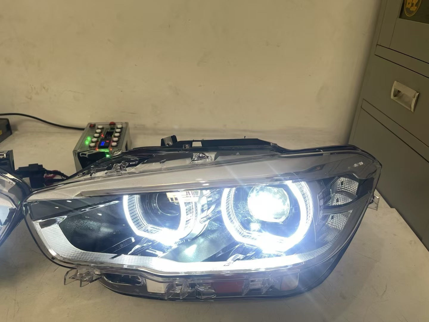 BMW Headlight 2015-2019 BMW F20 Lci
Halogen Headlight Upgrade To F20 Lci LED Headlamp Retrofitters