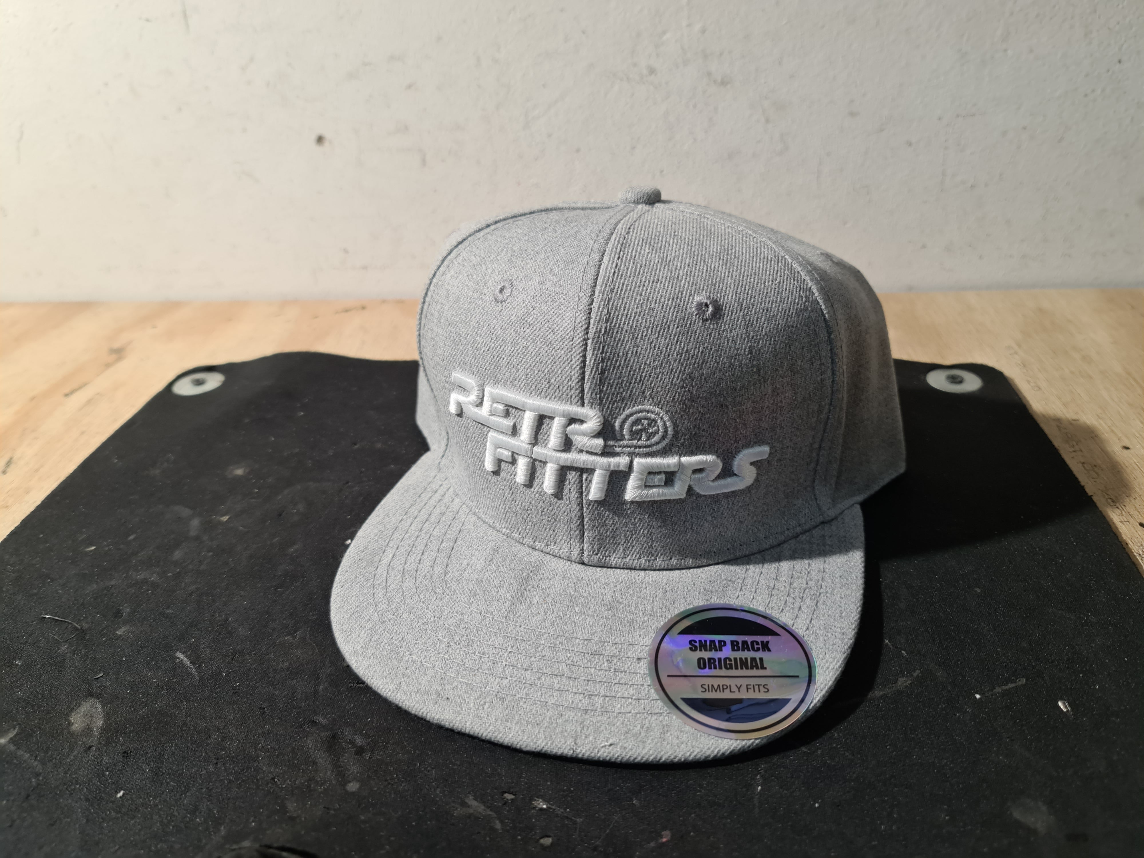 Retrofitters snapback platpiek pette