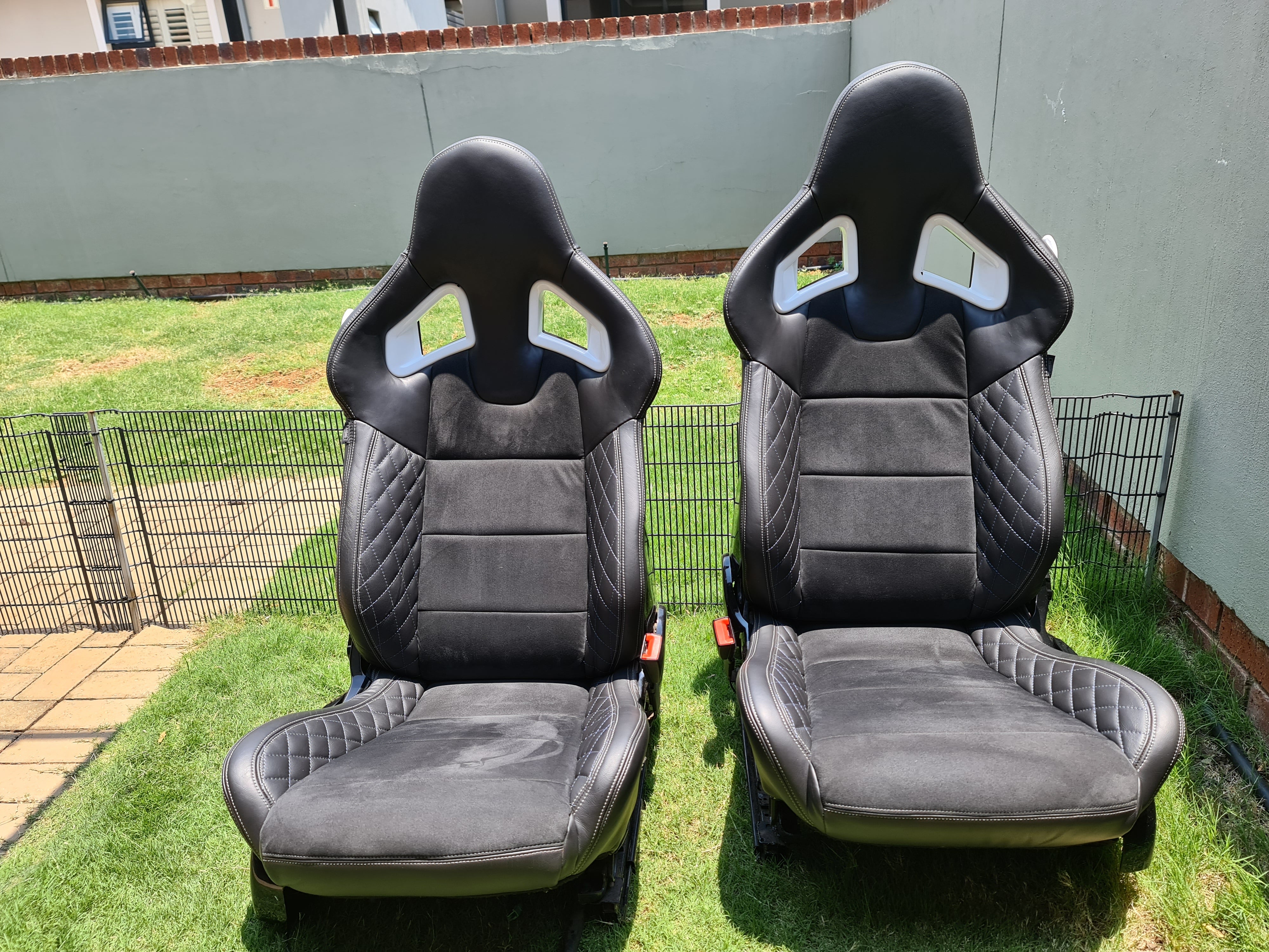 Recaro Oem Seats wingback (Verkoop as 'n paar van twee voorsitplekke)