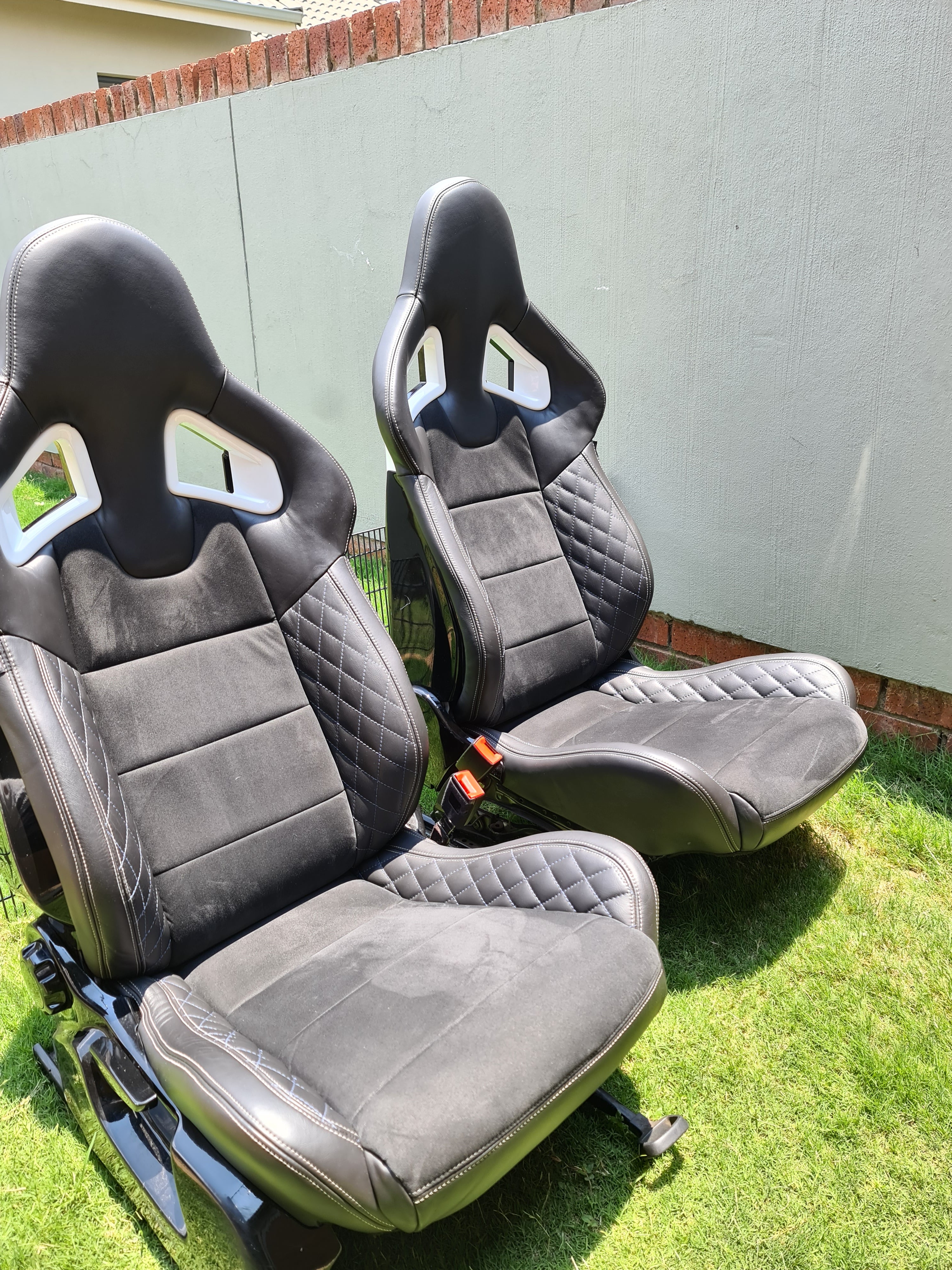 Recaro Oem Seats wingback (Verkoop as 'n paar van twee voorsitplekke)