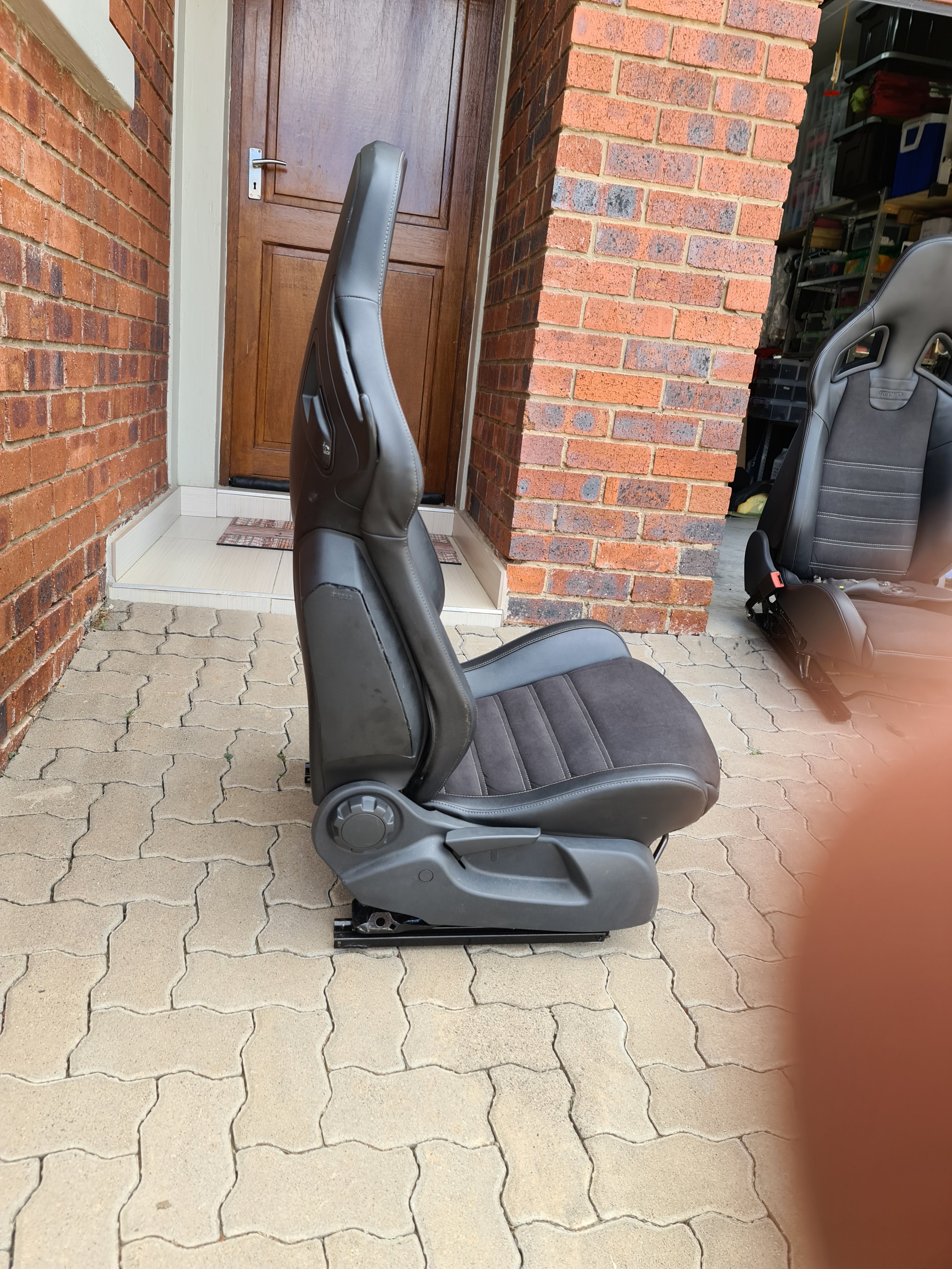Recaro Oem Seats wingback (Verkoop as 'n paar van twee voorsitplekke)