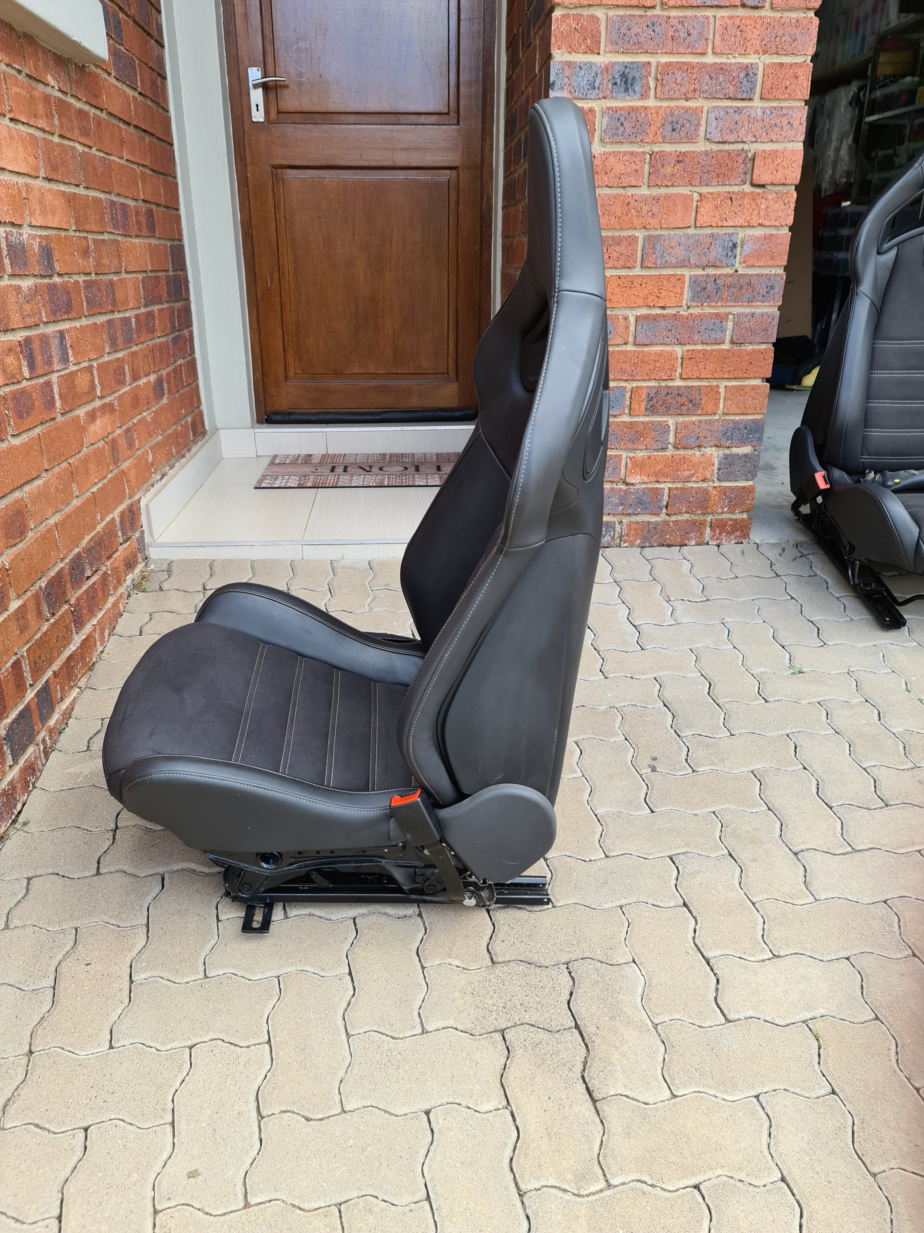 Recaro Oem Seats wingback (Verkoop as 'n paar van twee voorsitplekke)