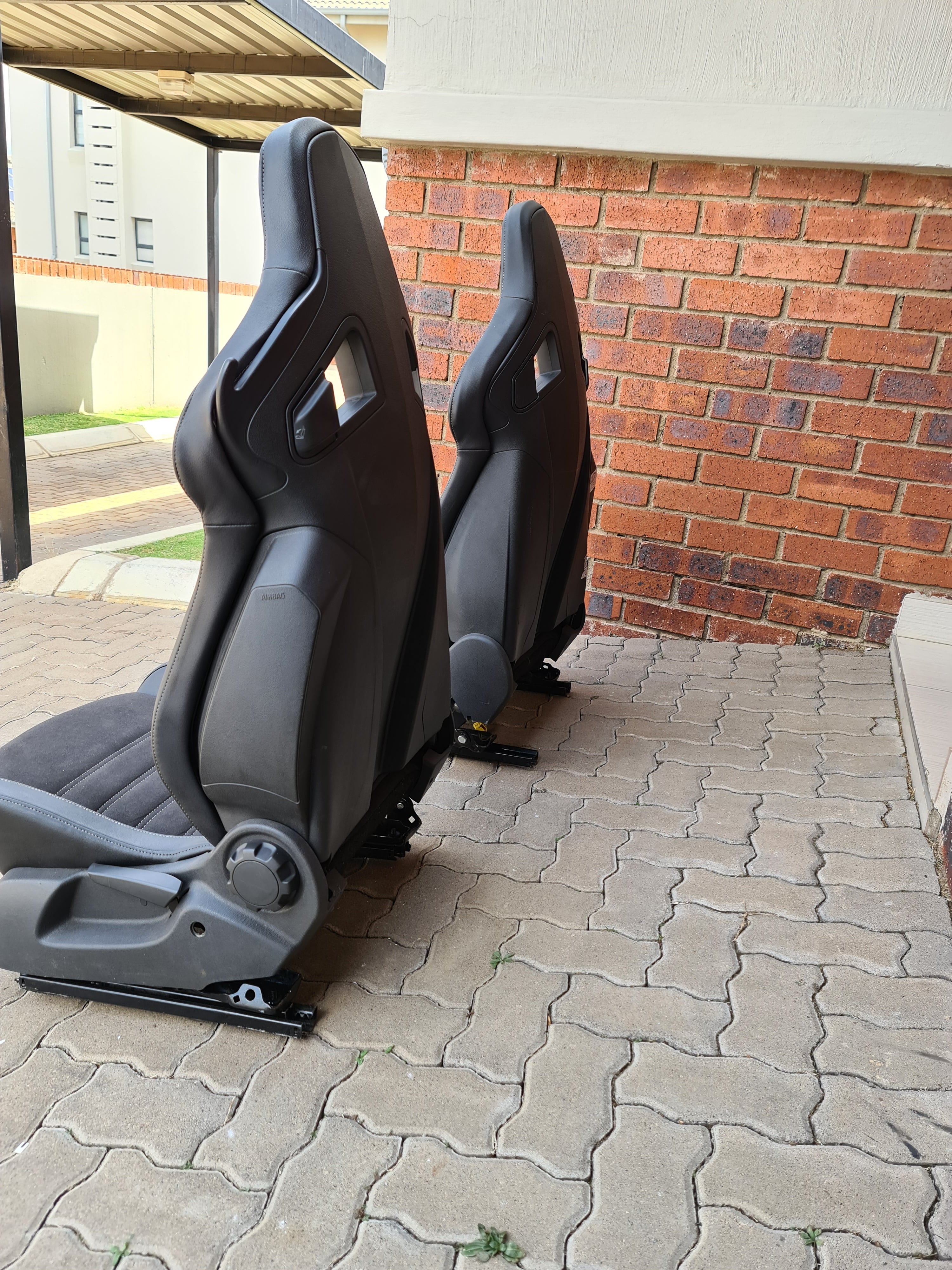 Recaro Oem Seats wingback (Verkoop as 'n paar van twee voorsitplekke)